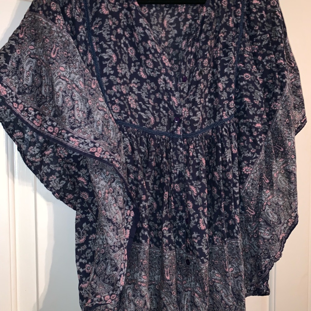 Butterfly sleeves button down - Picture 3 of 6